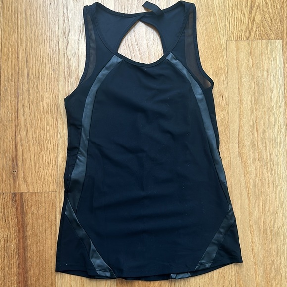 90 Degrees Sport Tank - Picture 2 of 5